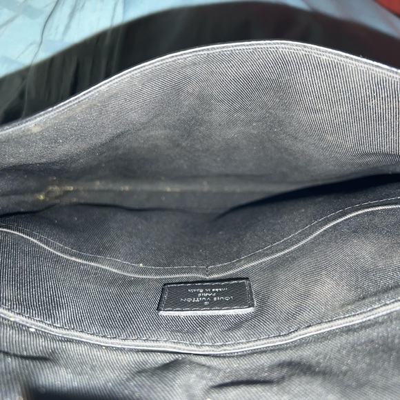 LOUIS VUITTON 2020 MESSENGER BAG - Picture 3 of 5